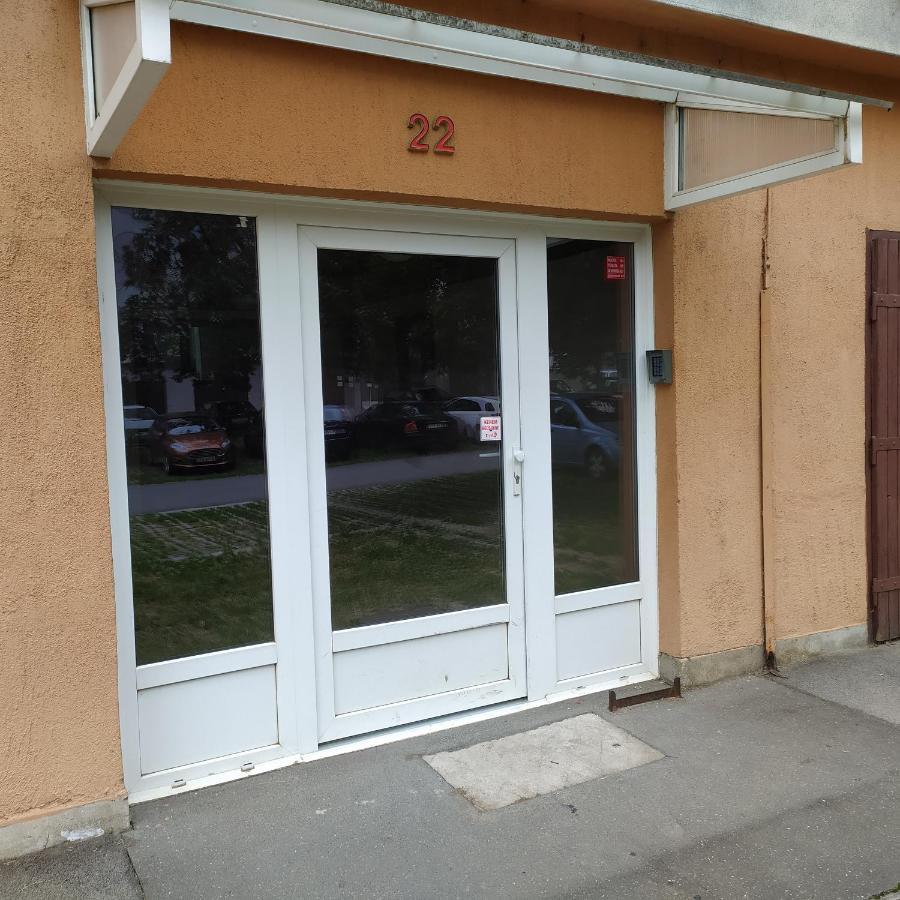 Krenusz Vendeghaz. Apartment Kaposvar Exterior photo